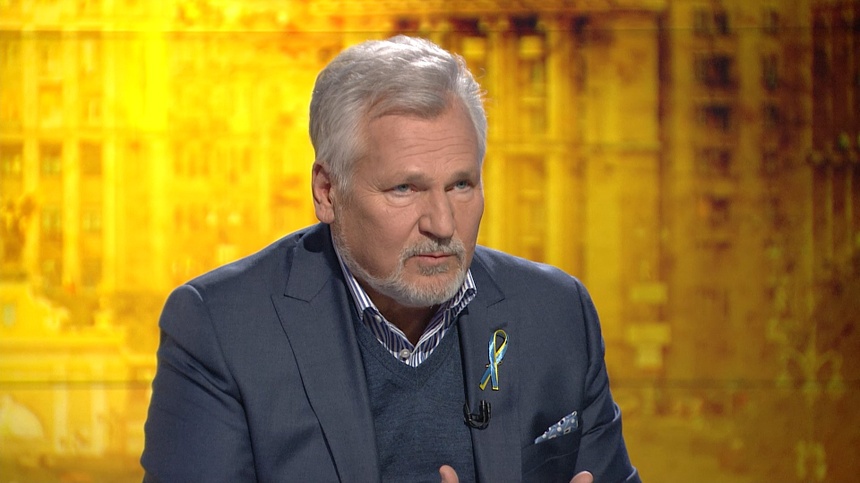 Aleksander Kwaśniewski w TVN24 wypowiedział się m. in. o wspólnej liście opozycji podczas wyborów parlamentarnych. (fot. Twitter/Rozmowa Piaseckiego)