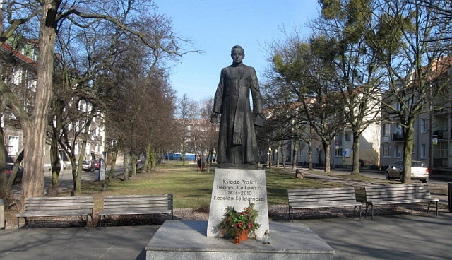 Pomnik ks. H. Jankowskiego według artystycznej koncepcji Giennadija Jerszowa, fot. infogdansk.pl