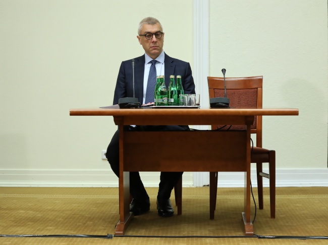 Prokuratura: Roman Giertych symulował utratę świadomości. Fot. PAP/Tomasz Gzell