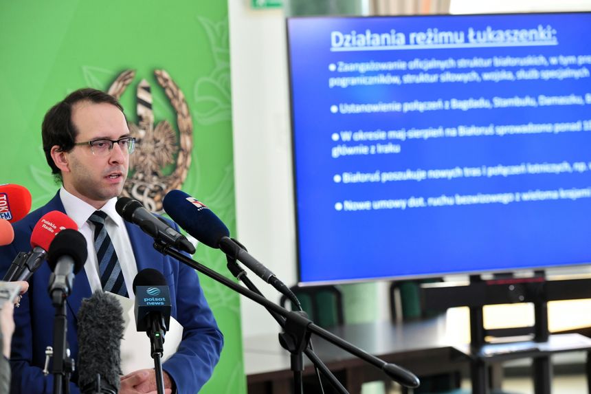 Podczas konferencji prasowej rzecznik MSWiA oraz rzeczniczka Straży Granicznej poinformowali o strzałach na granicy. Fot. PAP/Piotr Nowak