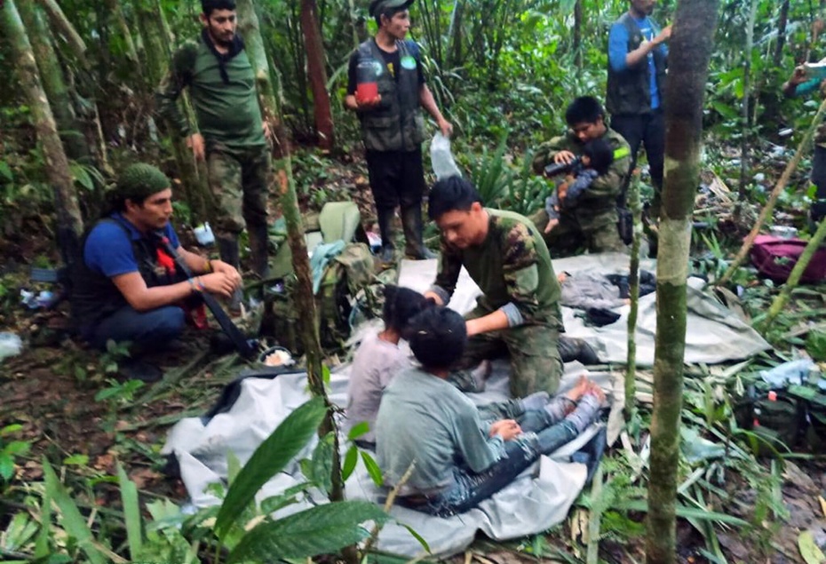 (Ratownicy odnaleźli dzieci w amazońskiej puszczy. Fot. EPA/MILITARY FORCES OF COLOMBIA)