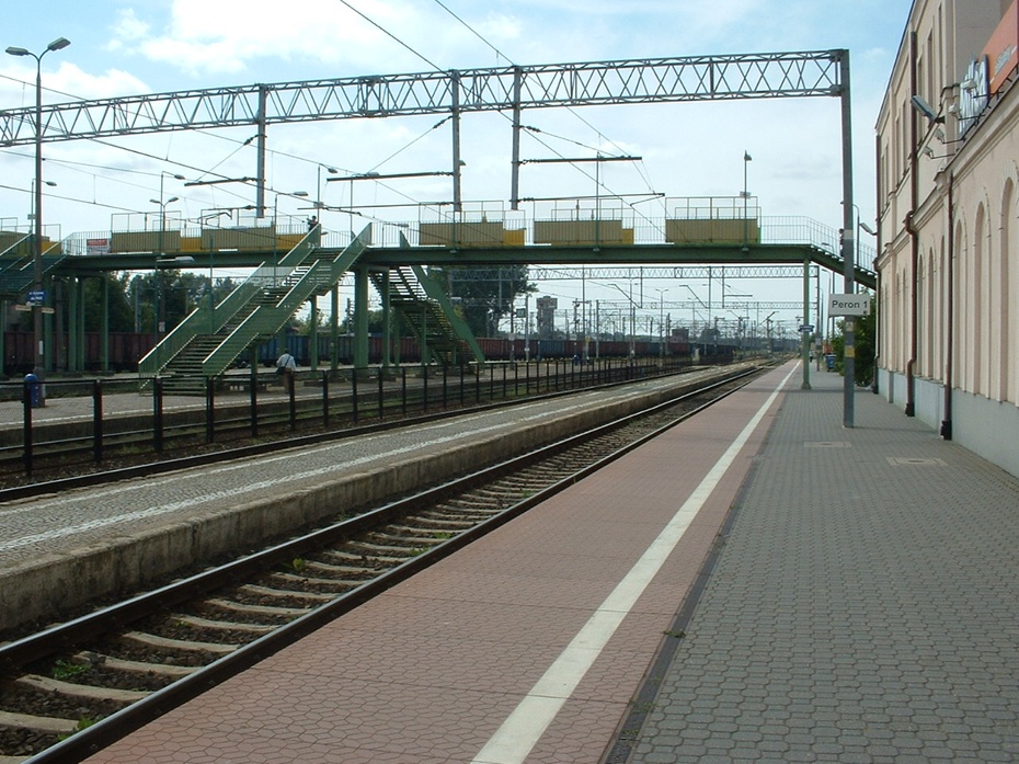 Spośród wszystkich peronów stacyjnych najlepiej prezentuje się peron nr 1; Białystok, 25.08.2011 (fot. Tomasz Galicki)