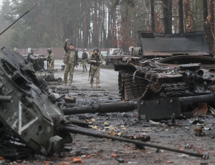Rosyjscy żołnierze giną nie tylko na froncie. Co ich zabija?