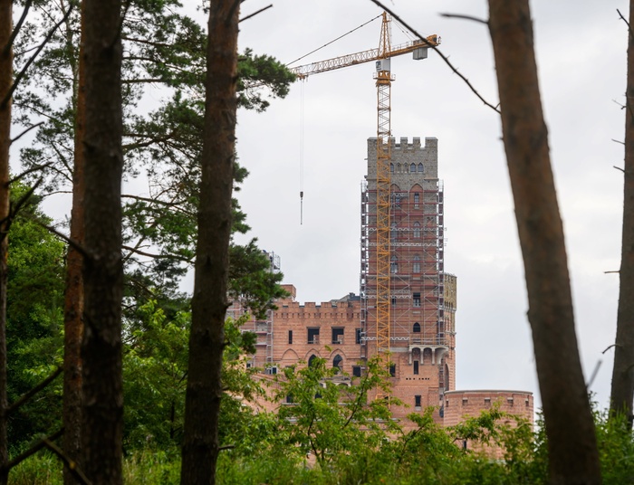 Budowa zamku w Stobnicy będzie kontynuowana. Sąd uchylił decyzję nadzoru budowlanego