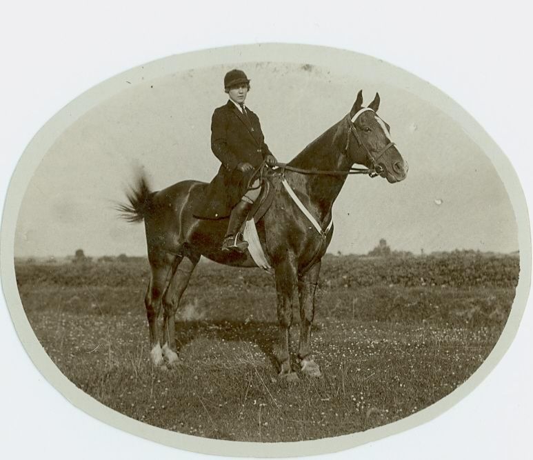 Maria Tarnowska na koniu Ambaras 1930 r.