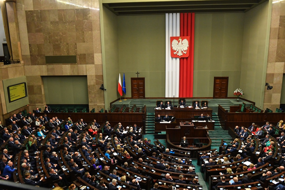 na zdjęciu: Posłowie na sali obrad Sejmu w Warszawie. fot. PAP/Piotr Nowak