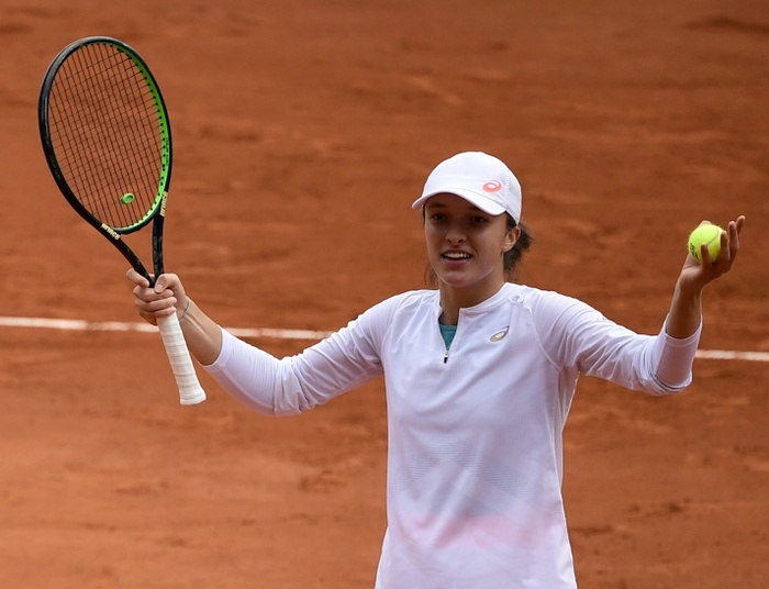 Dzieje się , tego jeszcze nie było - Iga Świątek w finale Roland Garros !