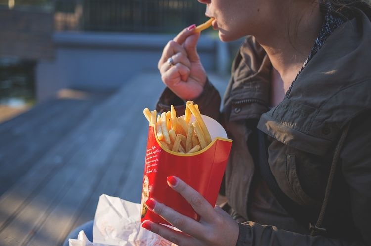 Czy fast-food powinien odstraszać etykietą?