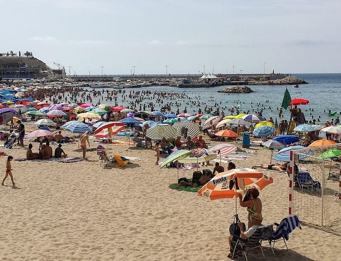 Kłopoty giganta turystycznego. Zwolnienia, pozew i zarzuty o manipulacje