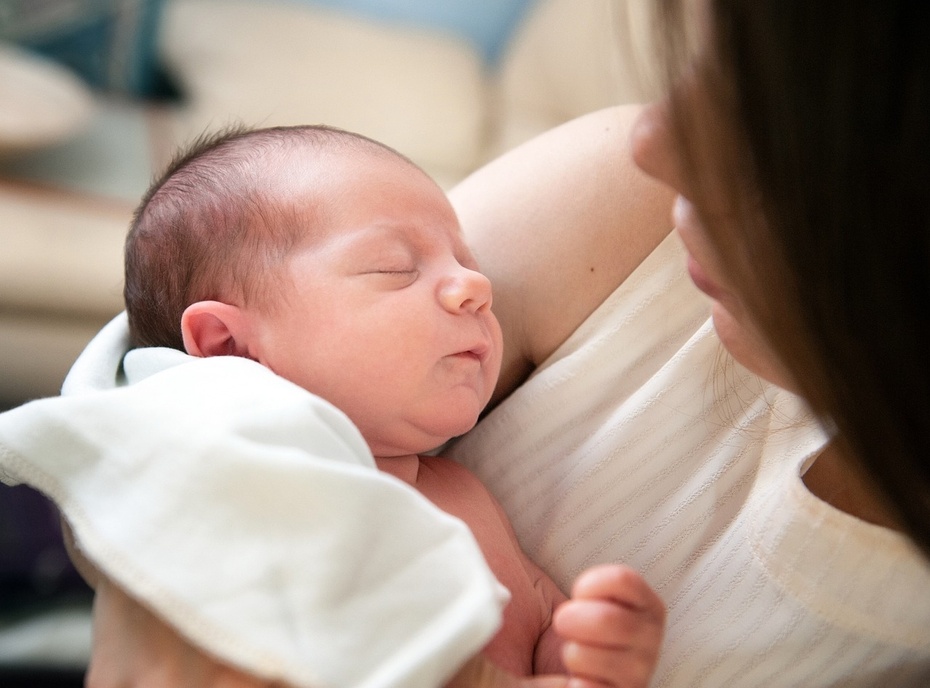 Do 17 maja rodzice na zasiłku macierzyńskim mogą złożyć wniosek o podwyższenie świadczenia. Fot. Pixabay