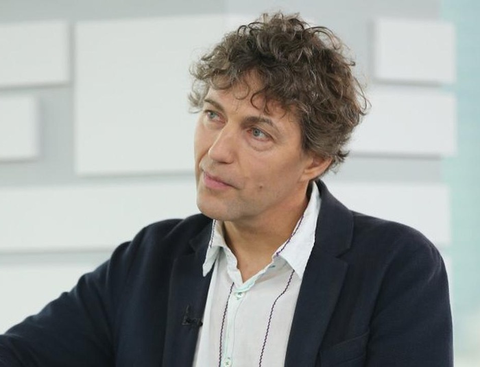 Agora odwołuje spotkanie z Overbeekiem. Autor obawia się o swoje bezpieczeństwo