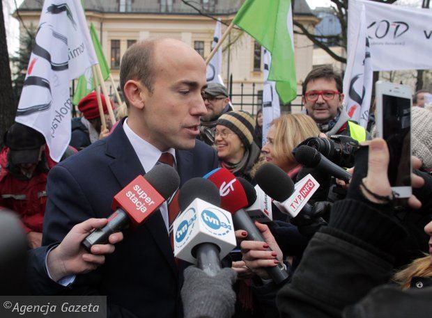Kliknij na lewy bok fotki a zobaczysz dziadka