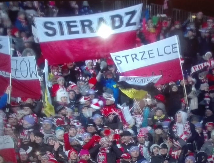 "Kibice" skoków narciarskich! Dlaczego nie szanujecie polskiej flagi?