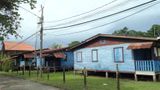 Ulica i domy, Puerto Viejo. Ziem bez ziemi