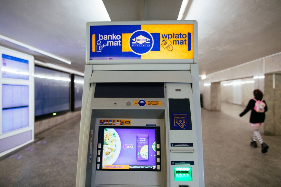 na zdjęciu: bankomat sieci Euronet.fot. PAP/ Albert Zawada