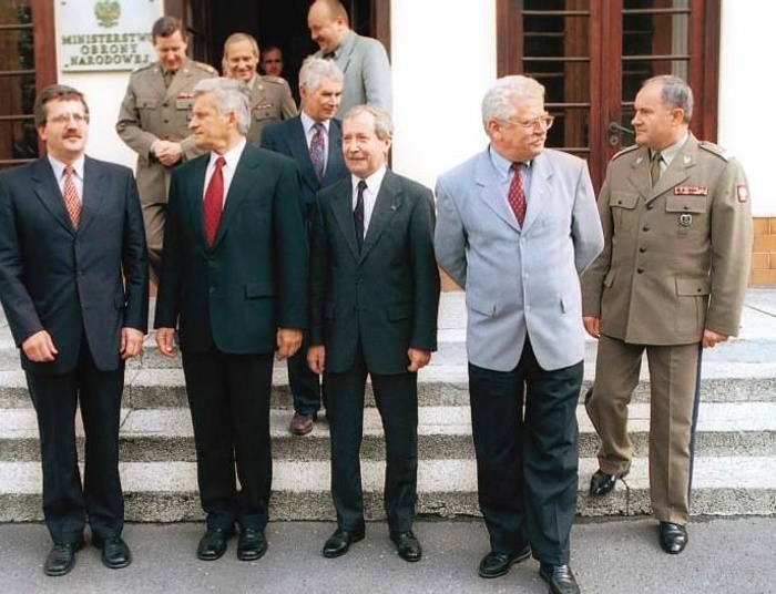 Poczet ministrów obrony III RP