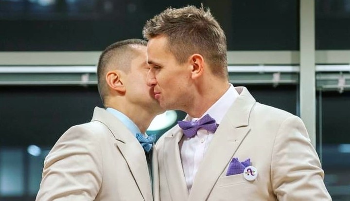 Jakub i Dawid starają się o legalizację małżeństwa w Polsce. Fot. Twitter/Jakub & Dawid