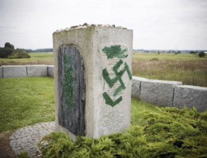 Fake newsy prasy izraelskiej o zniszczonych w Polsce grobach