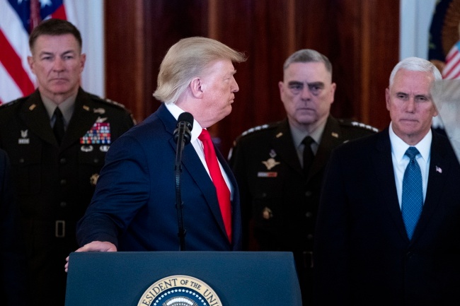 W pierwszym wystąpieniu po irańskim ataku na bazy USA w Iraku prezydent Donald Trump wezwał NATO do większego zaangażowania na Bliskim Wschodzie. Fot. PAP/EPA/MICHAEL REYNOLDS