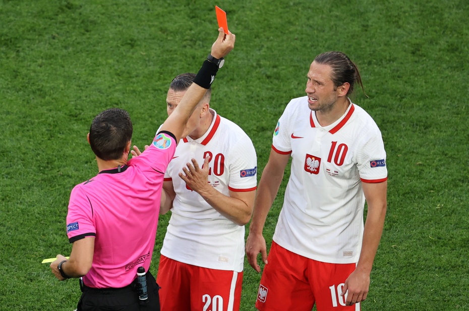 Grzegorz Krychowiak złapał czerwoną kartkę - punkt zwrotny meczu ze Słowacją. Fot. PAP/EPA