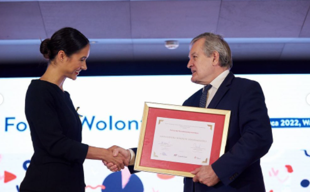 Ida Nowakowska otrzymała z rąk wicepremiera Piotra Glińskiego uroczystą nominację na Ambasadorkę Korpusu Solidarności. Źródło: idavictoria/Instagram