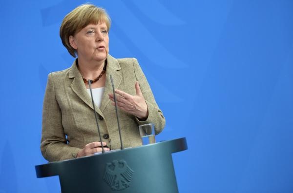 Niemcy nie klaskali 6 minut Angeli Merkel. To fake news!