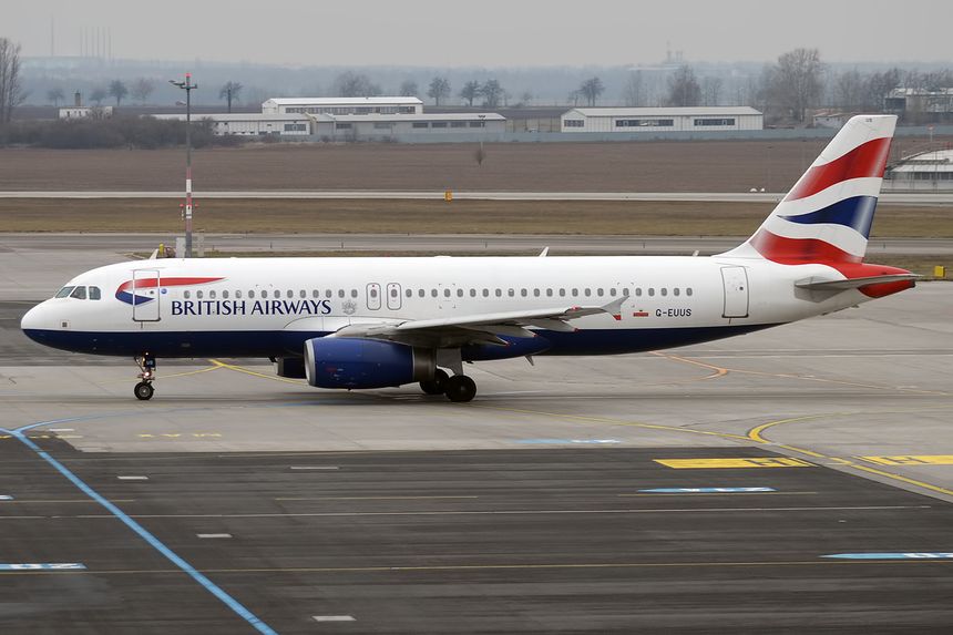 Samolot British Airways na płycie lotniska w Talinie. Fot: Anna Zvereva/Wikipedia