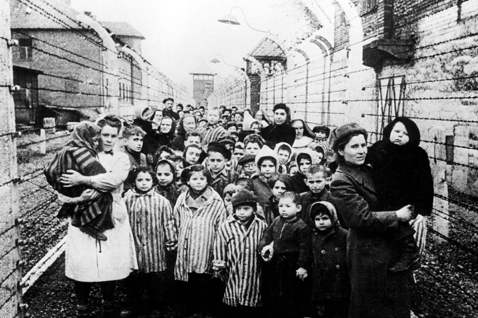 Dzieci wyzwolone z obozu KL Auschwitz