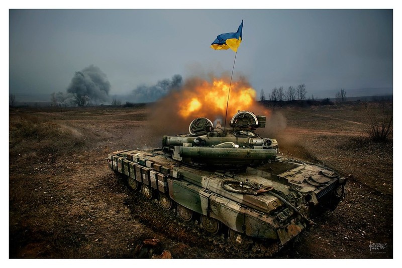 na zdjęciu: Czołg Ukraińskich Sił Zbrojnych w trakcie operacji. fot. Ministerstwo Obrony Ukrainy, Flickr, CC BY-SA 2.0 DEED