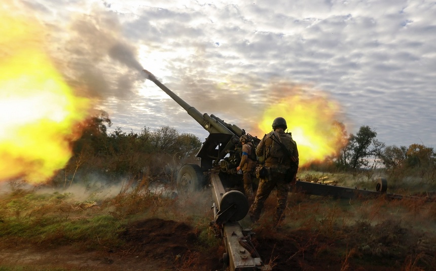 Ukraińska kontrofensywa przebiega na tyle dobrze, że Rosjanie tracą ochotę na walkę. fot. PAP/EPA/SERGEY KOZLOV