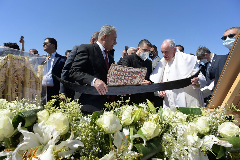 Papież Franciszek na irackiej ziemi. Fot. PAP/EPA