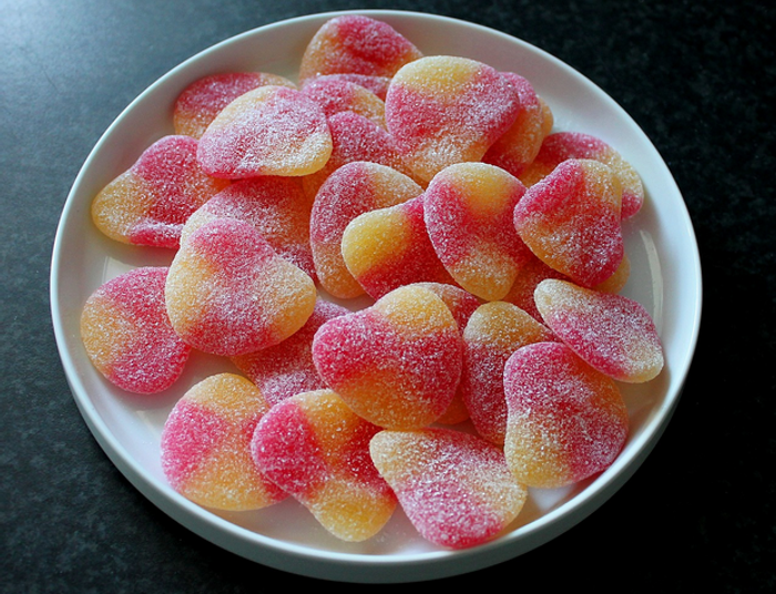 Organizacja charytatywna rozdawała cukierki. W środku były narkotyki