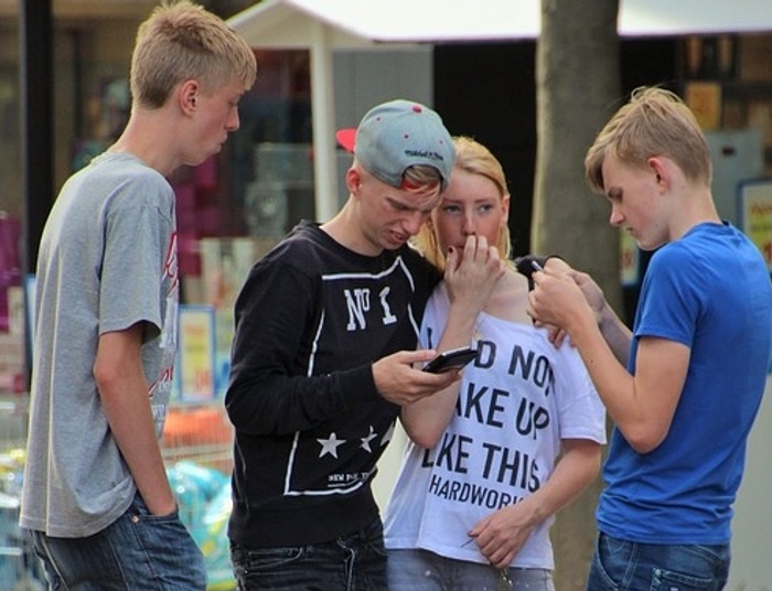 Elo, melanż, mi to lotto. Co to znaczy?