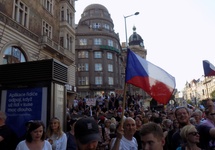 vp demonstracja na Placu Wacława