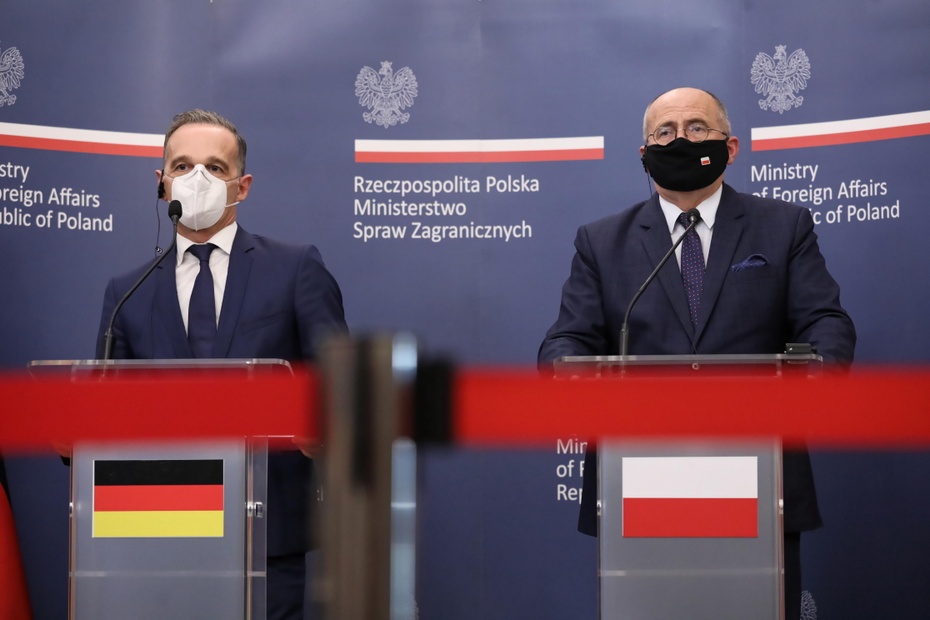 Szefowie MSZ Niemiec i Polski podczas briefingu Fot. PAP/Tomasz Gzell