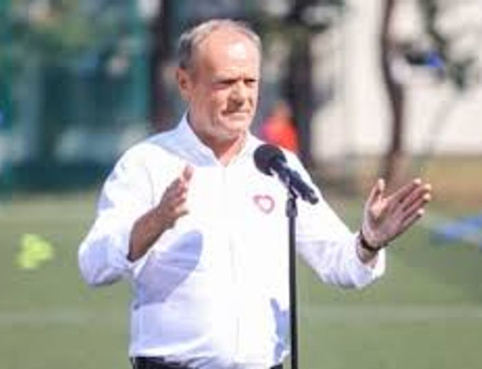 „Orliki” to najlepsza rzecz jaka mi się przytrafiła - niewysoko mierzy premier Tusk