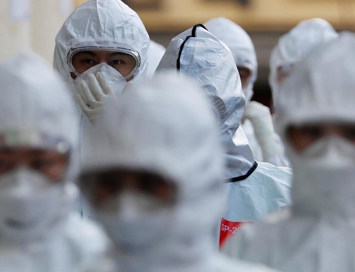 Dramatyczna sytuacja z COVID-19 w Chinach. Mieszkańcy Szanghaju odgrodzeni