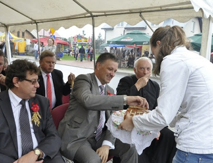 Poseł PiS urządził imprezę na 250 osób lekceważąc koronawirusa. Spotkała go partyjna kara