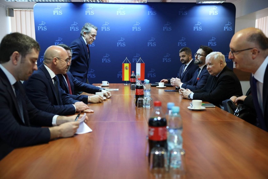 Jarosław Kaczyński w trakcie spotkania z liderem Vox. Fot. Twitter/PiS