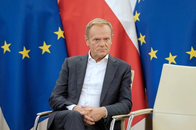 Przewodniczący PO Donald Tusk podczas spotkania w Senacie w Warszawie. Fot. PAP/Mateusz Marek