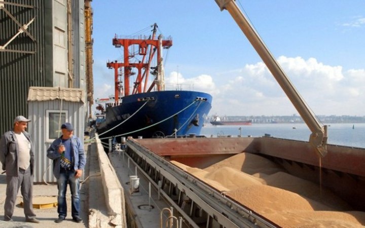 W związku z blokowaniem przez Rosję portów czarnomorskich Ukraina nie jest w stanie wywieźć około 22 mln ton zboża zgromadzonego w silosach. Fot. Ukrinform