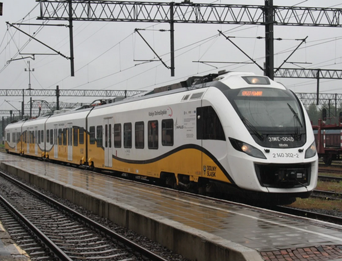 Są zarzuty za spowodowanie paraliżu na kolei. W sprawę wmieszany policjant