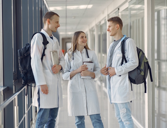 Uczelnie otworzyły bez pozwolenia wydziały lekarskie. Studenci zostaną na lodzie?