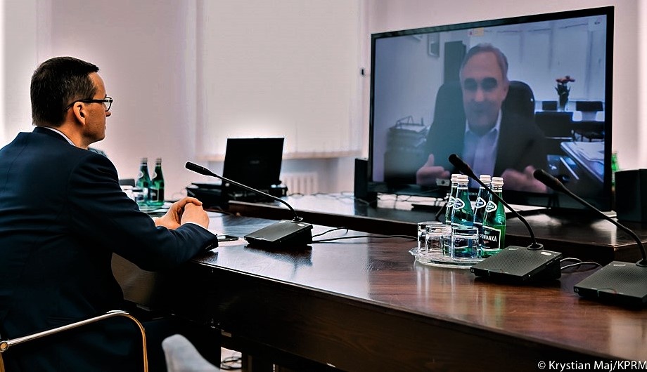 Premier Morawiecki podczas telekonferencji z prof. Figlerowiczem z PAN. Fot. KPRM