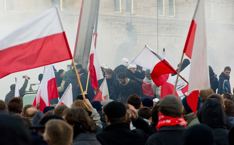 Marsz Niepodległości na ulicach Warszawy. Fot. commons.wikimedia.org