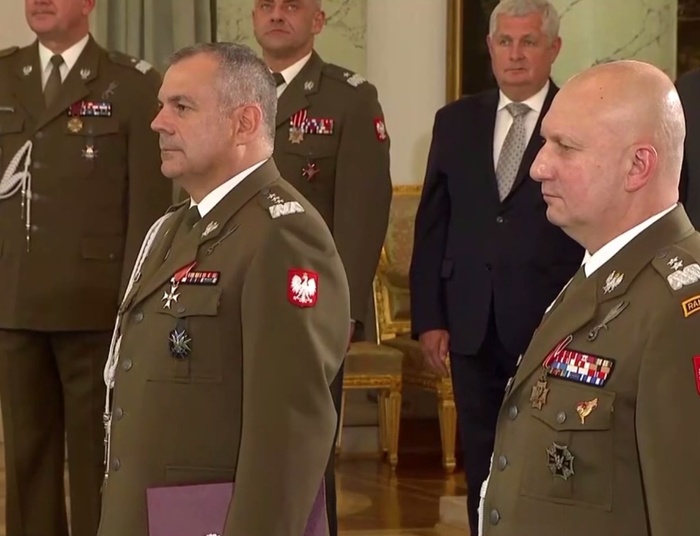 Prezydent mianował najważniejszych dowódców wojska. Tajemnicze dymisje w tle