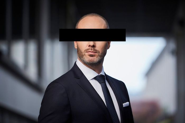 Pracował w różnych rządach i u boku byłego prezydenta. Teraz usłyszał zarzuty za korupcję