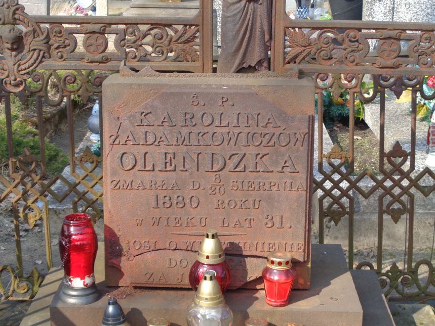 Inny grób z epoki Chełmońskiego - z żeliwa