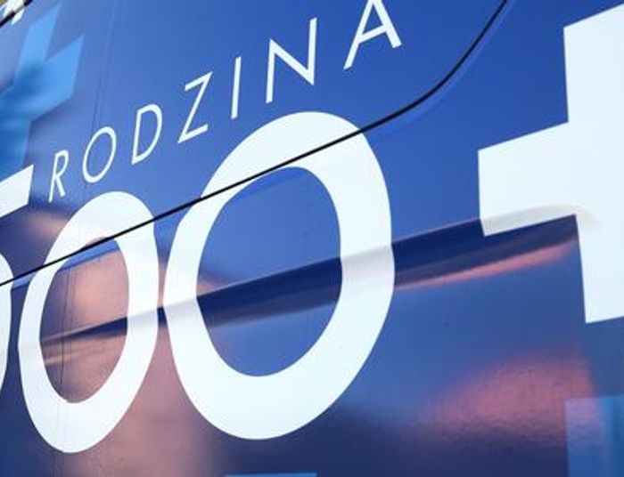 Ależ ten program 500 plus „uwiera liberalną Polskę”