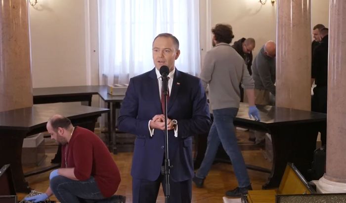 Nawrocki usuwa Okrągły Stół z Pałacu Prezydenckiego. Wskazał nowe miejsce